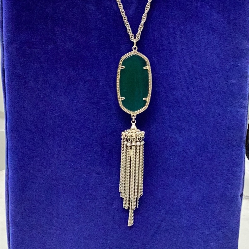Kendra Scott necklace